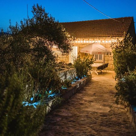 Hotel Orgula Lumbarda Esterno foto