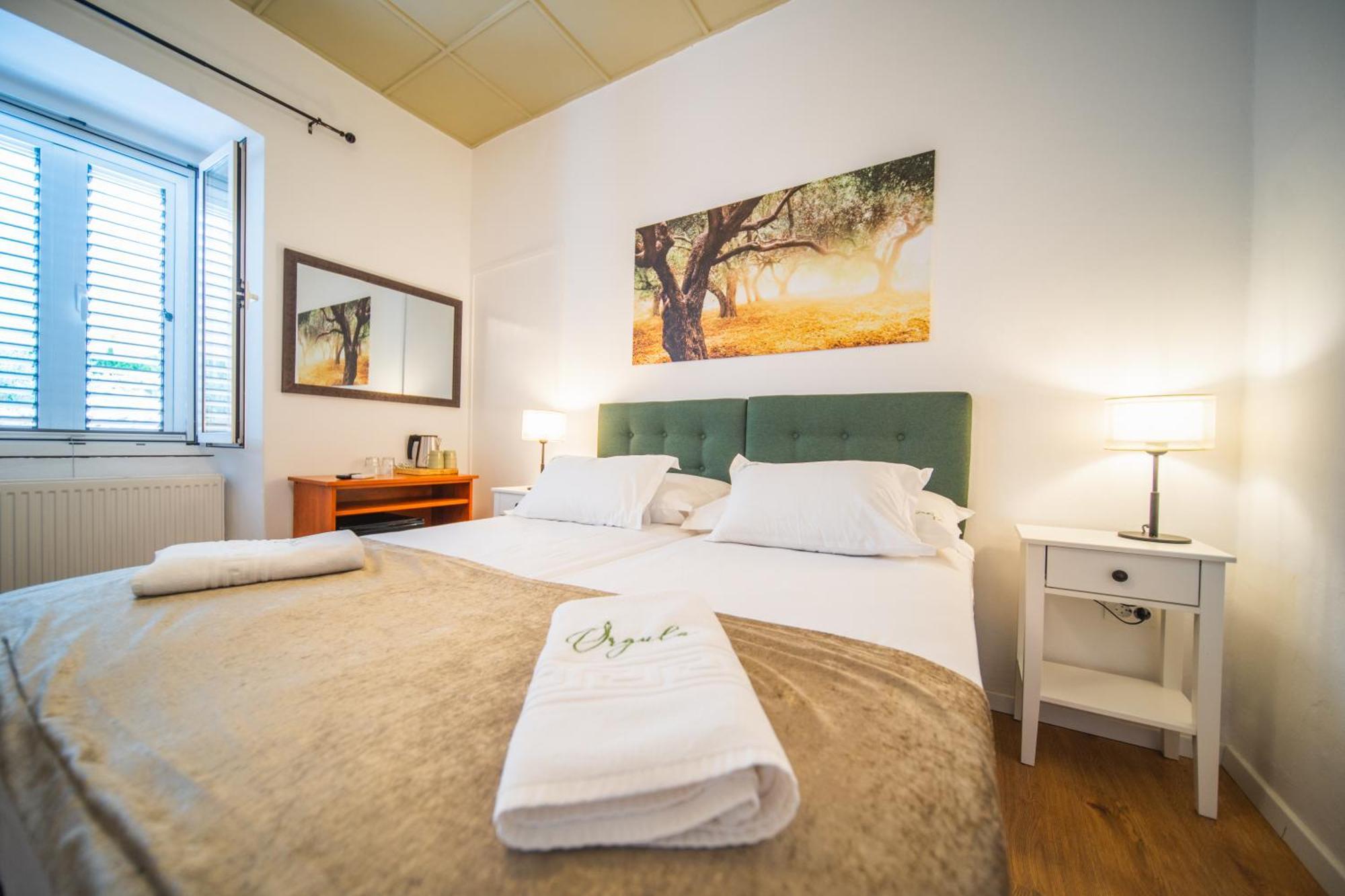 Hotel Orgula Lumbarda Esterno foto