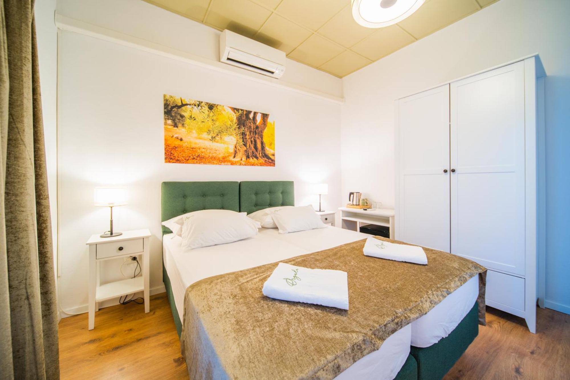 Hotel Orgula Lumbarda Esterno foto